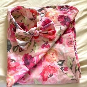 Baby girl blanket with matching bow